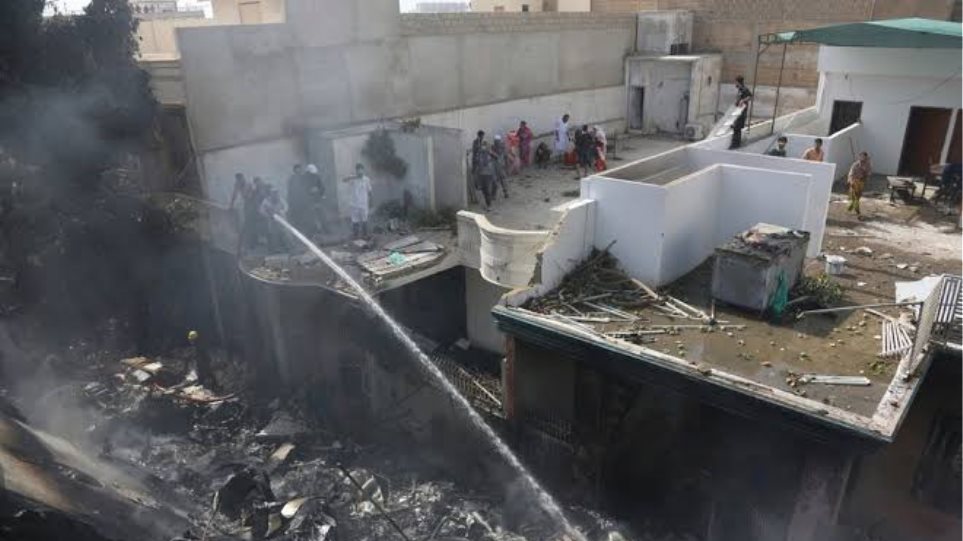 Συντριβή αεροσκάφους στο Πακιστάν: Εντοπίστηκαν τα δύο μαύρα κουτιά