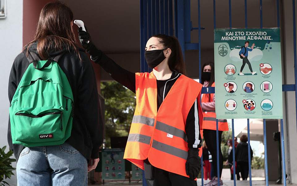 Άνοιξαν τα σχολεία για τους μαθητές της Γ’ Λυκείου