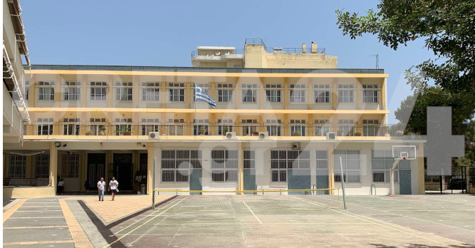sxoleio2 Κρήτη: Πήγαν για τέσσερις ώρες και έφυγαν οι μαθητές του λυκείου-Συνεχείς απολυμάνσεις στις αίθουσες