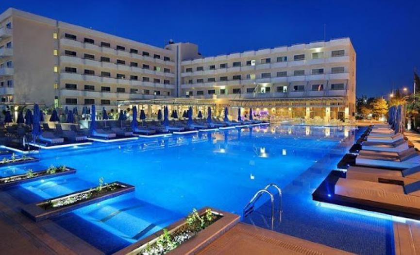 Επιστολή Χνάρη στον Πρωθυπουργό: Ξενοδοχεία δεν είναι μόνο της Αθήνας