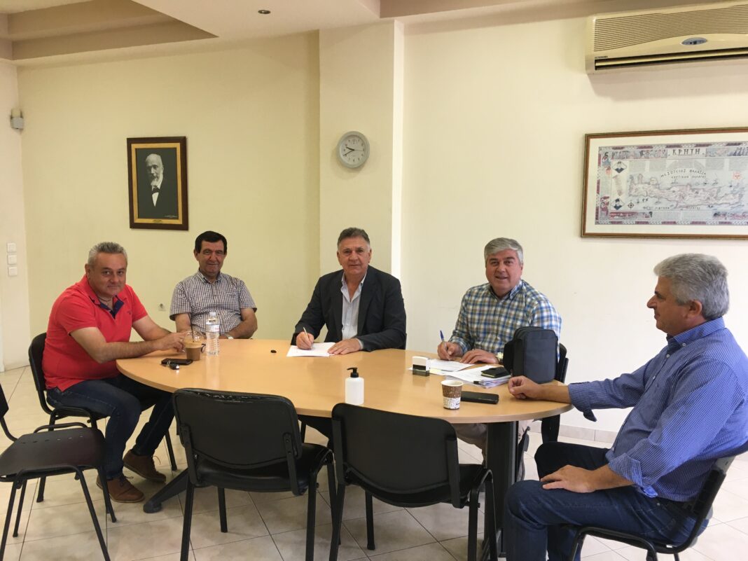 ΦΩΤΟ ΑΠΟ ΥΠΟΓΡΑΦΗ Έπεσαν οι υπογραφές για το δρόμο Γαρίπα – Ίνι