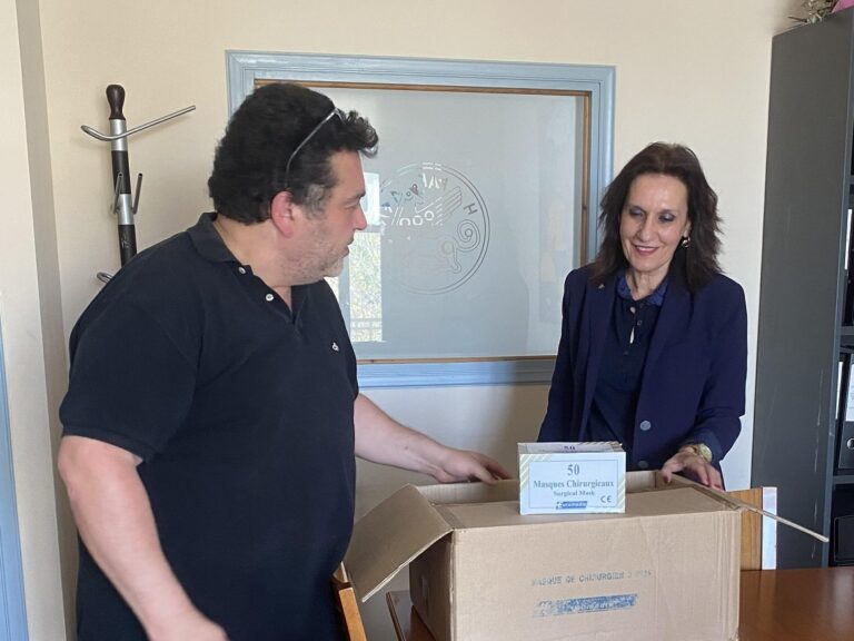 Μάσκες για την προστασία του προσωπικού του ΕΚΑΒ από τον δήμο Ηρακλείου