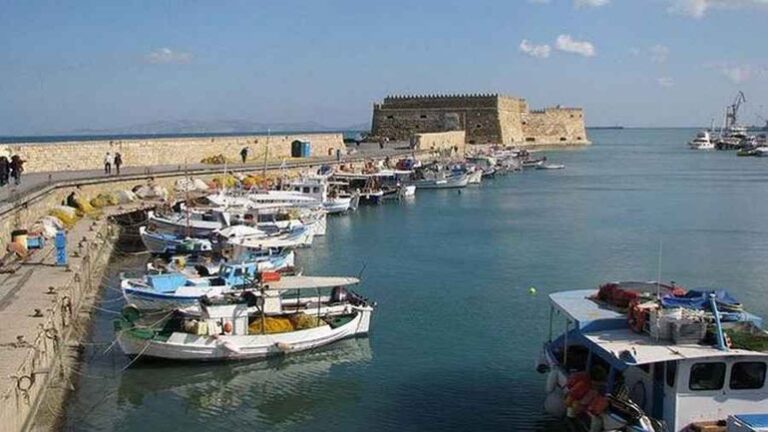 Ηράκλειο: Στη ΜΕΘ μετά από πτώση στα νερά του λιμανιού