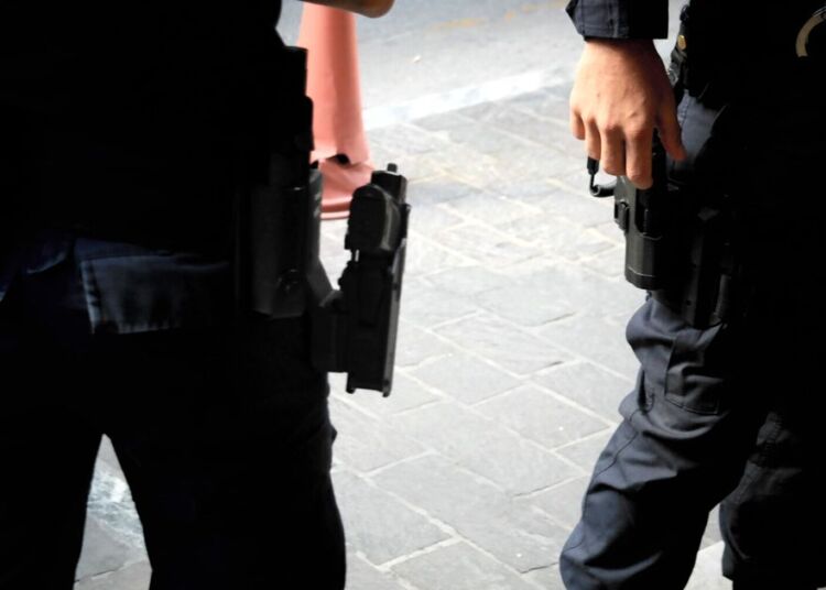 Καταδίκη αστυνομικού γιατί “άρπαξε” χιλιάδες ευρώ από κορυφαίο πολιτικό