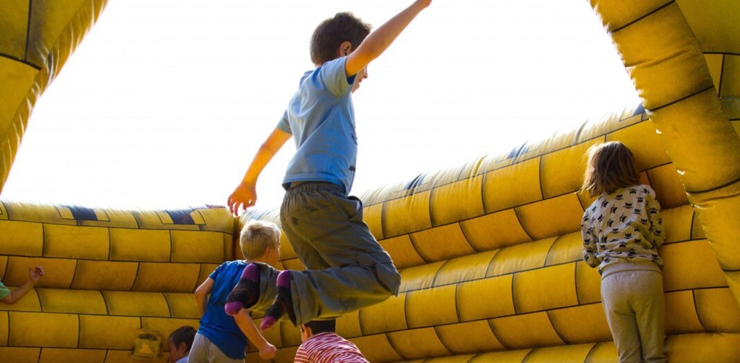 Παιδικές κατασκηνώσεις: Αναρτήθηκαν τα προσωρινά μητρώα των δικαιούχων