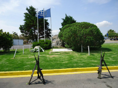 Η Περιφέρεια Κρήτης τιμά τους ήρωες του μεγάλου Σαμποτάζ στο Αεροδρόμιο Ηρακλείου