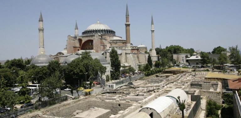 Σήμερα κρίνεται η τύχη της Αγίας Σοφίας