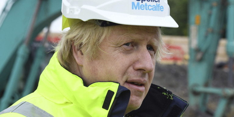 Βρετανία: «Νew deal» με 5 δισ. λίρες για υποδομές ανακοίνωσε ο Τζόνσον