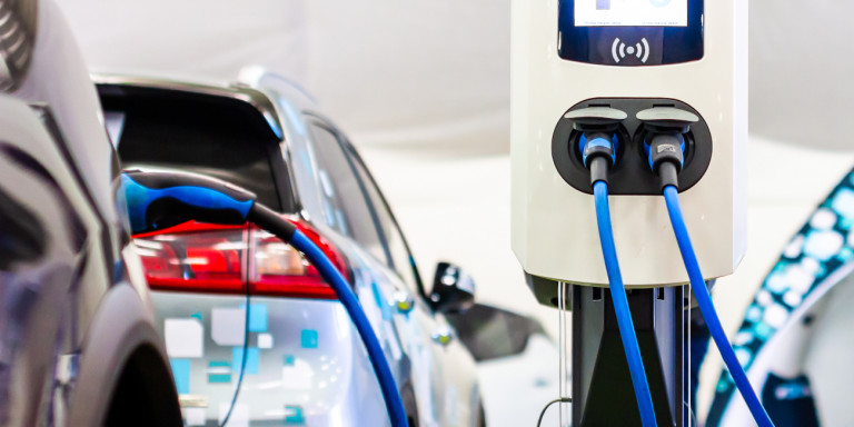 Ηλεκτροκίνηση: Κατατέθηκε το νομοσχέδιο – Τα οφέλη της αγοράς ηλεκτρικού οχήματος