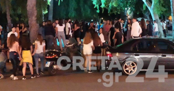 Ηράκλειο: Τελικά οι έλεγχοι γίνονται μόνο στα καταστήματα; Σαββατόβραδο στο κέντρο (εικόνες)