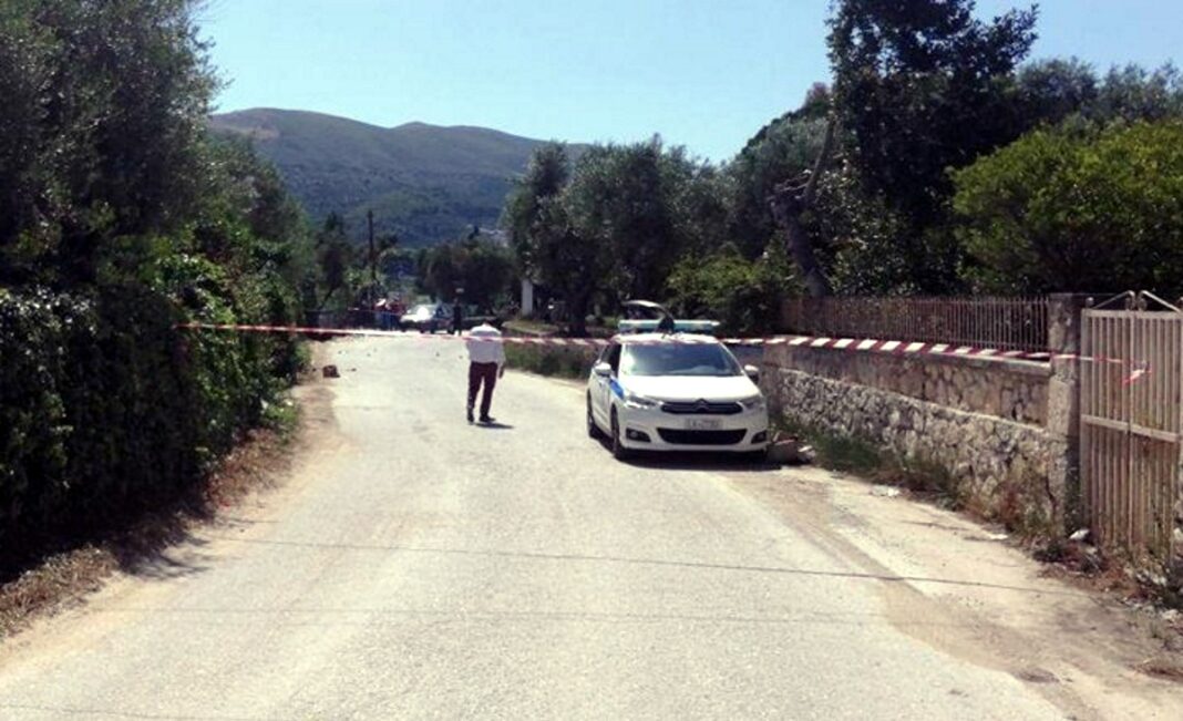 Μαφιόζικη επίθεση με μία νεκρή – Τους πυροβόλησαν ενώ ήταν πάνω σε μηχανή