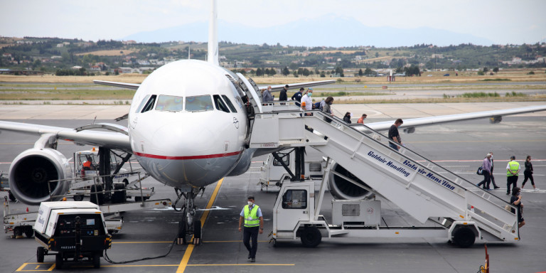 Οι 11 «κόκκινες» πτήσεις που έφθασαν χθες στην Ελλάδα -Πόσοι ελέγχθηκαν, τι έδειξε το πρώτο «κρας τεστ»