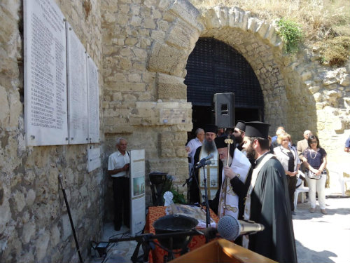 Τιμούν τη μνήμη εκείνων που αιχμαλωτίστηκαν στη Στοά Μακάσι