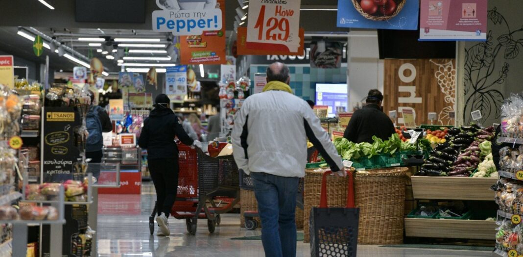 Σούπερ μάρκετ: Στα τυποποιημένα προϊόντα στρέφονται οι καταναλωτές λόγω κορωνοϊού