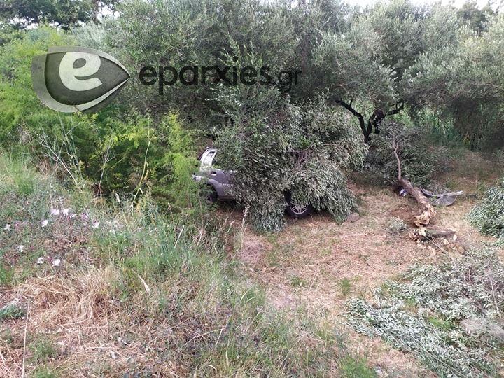 Κρήτη: Νέο σοβαρό τροχαίο- αυτοκίνητο έκοψε ελιά στη μέση