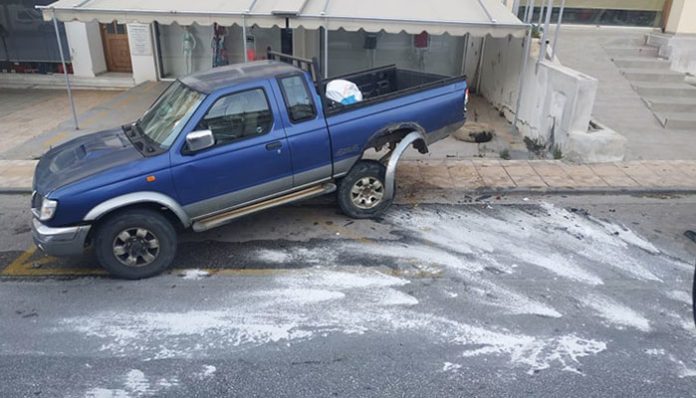 Κρήτη: Έπεσε πάνω σε τρία αυτοκίνητα και εξαφανίστηκε
