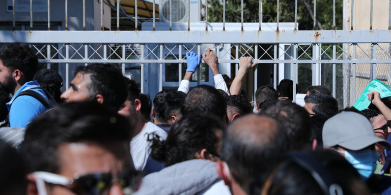 Νέες ατελείωτες ουρές στην υπηρεσία Ασύλου -Συνωστισμός για τέταρτη συνεχόμενη ημέρα