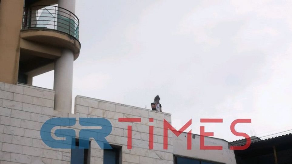 Θεσσαλονίκη: Εμπρησμός και έκρηξη σε εταιρεία – Η Πυροσβεστική απεγκλώβισε εργαζόμενη