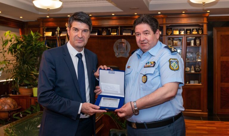Συγχαρητήρια στην ΕΛΑΣ από το Γάλλο πρέσβη για το κύκλωμα με τα «μαϊμού» αρώματα στην Κρήτη
