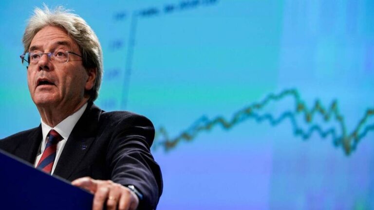 Τζεντιλόνι: Για όσο διαρκεί η κρίση, η Ελλάδα δεν θα δεσμεύεται για υψηλά πρωτογενή πλεονάσματα