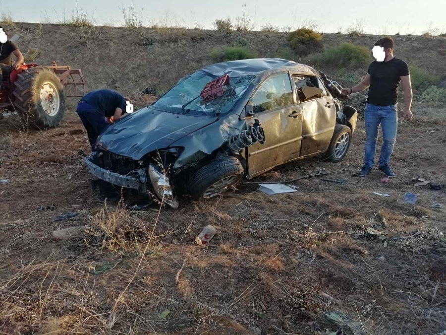 Κρήτη: ΙΧ έπεσε από ύψος 2,5 μέτρων, πήρε τρεις τούμπες και η οδηγός βγήκε ζωντανή!