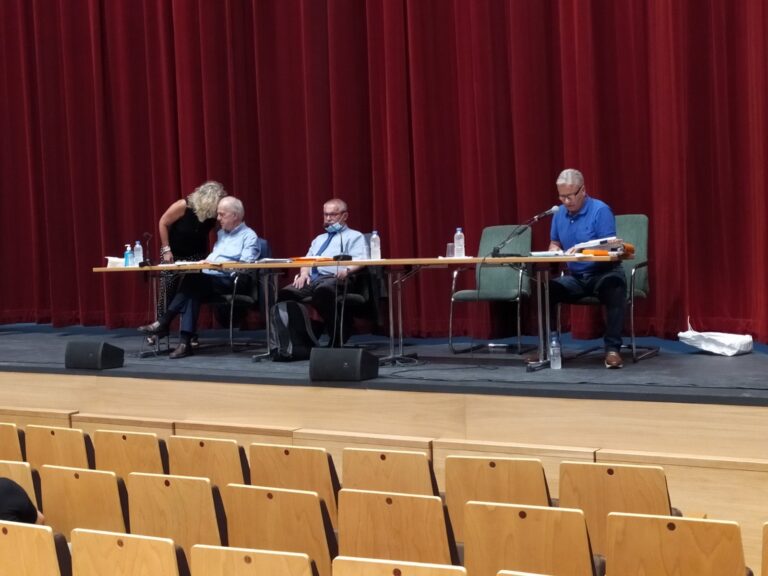 Συνεδριάζει το Δημοτικό Συμβούλιο Ηρακλείου στο Πολιτιστικό Συνεδριακό Κέντρο (εικόνες)