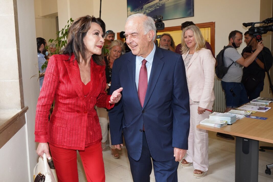 Συνάντηση στη Λότζια με τον Δήμαρχο Ηρακλείου είχε η Γιάννα Αγγελοπούλου