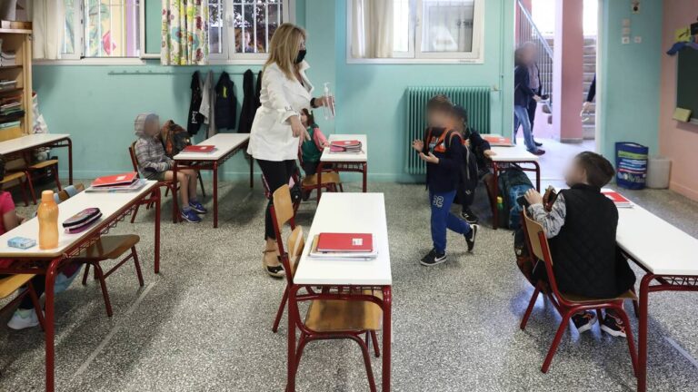 Επιστροφή στα θρανία: Τα δύο σενάρια για τη λειτουργία των σχολείων λόγω κορωνοϊού