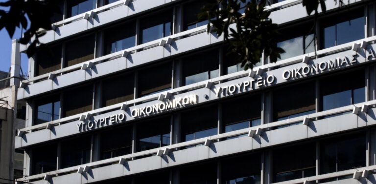 Κομισιόν: Επέκταση κατά έξι μήνες στην ενισχυμένη εποπτεία της Ελλάδας