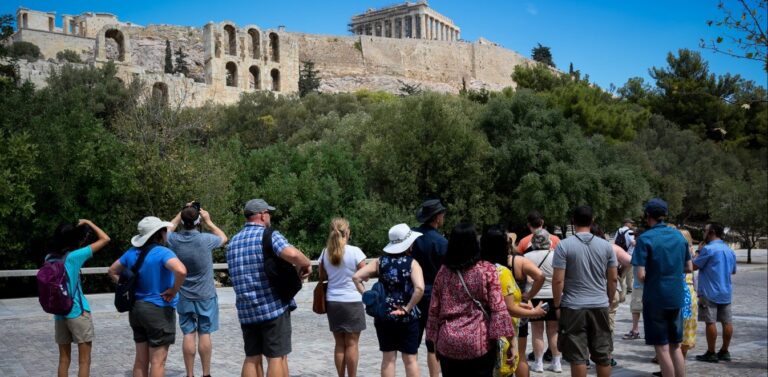 Κορωνοϊός: Σουηδή τουρίστρια στην Αθήνα βρέθηκε θετική στον ιό κι έσπασε την καραντίνα!