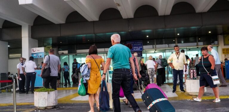 Τουρισμός: Ένα καλοκαίρι χωρίς Βρετανούς ισοδυναμεί με 2,5 δισ. ευρώ απώλειες