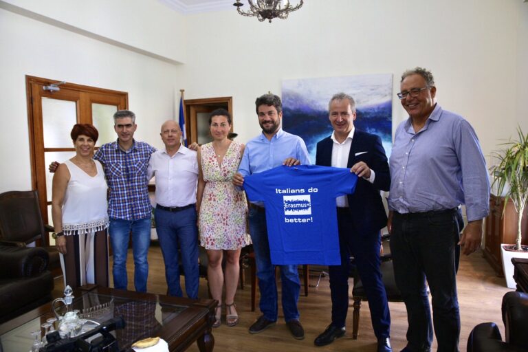 Μέλη του προγράμματος Erasmus+ στο Δήμαρχο Χανίων
