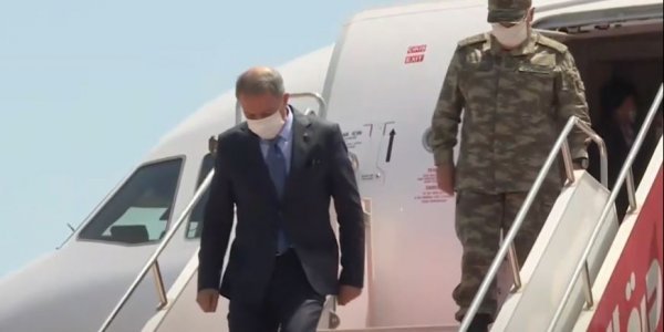 Στη Λιβύη ο Ακάρ μαζί με τον αρχηγό του τουρκικού ΓΕΕΘΑ Γκιουλέρ