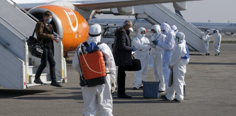 Η Κίνα λέει ότι στο Καζακστάν έχει ξεσπάσει «πνευμονία πιο θανατηφόρα και από τον κορωνοϊό»