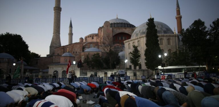 Αγία Σοφία: Διεθνείς επαφές Μητσοτάκη για την επιβολή κυρώσεων στην Τουρκία