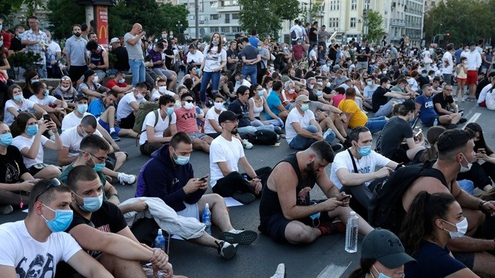 Δραματική η κατάσταση στη Σερβία – Σε ένα 24ωρο, 18 νεκροί και 382 νέα κρούσματα