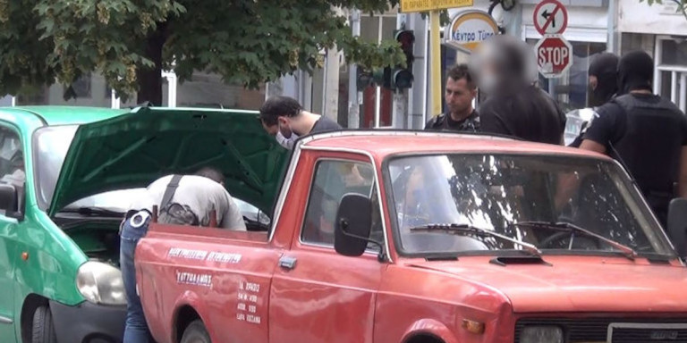 Κοζάνη: Προφυλακιστέος ο δράστης της επίθεσης με το τσεκούρι – Δεν είπε κουβέντα σε ανακριτή και εισαγγελέα