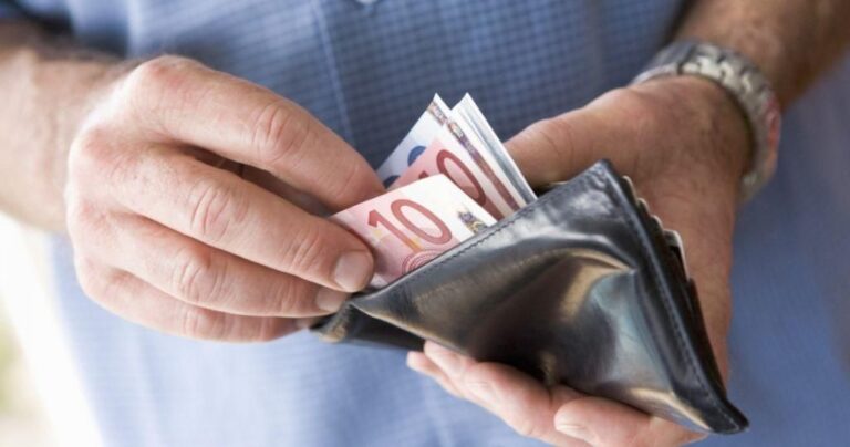 ΕΛΣΤΑΤ: Πτώση 0,4% κατέγραψε το εισόδημα των νοικοκυριών