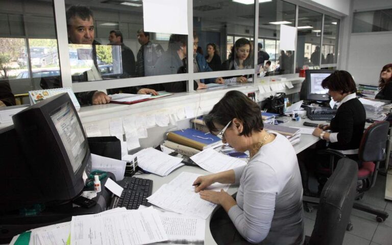 Στην πάγια ρύθμιση και ο φόρος εισοδήματος