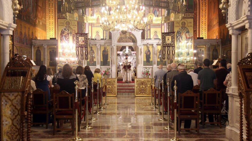 Υποχρεωτική η μάσκα στις εκκλησίες – Τι ισχύει σε γάμους, βαπτίσεις, κηδείες