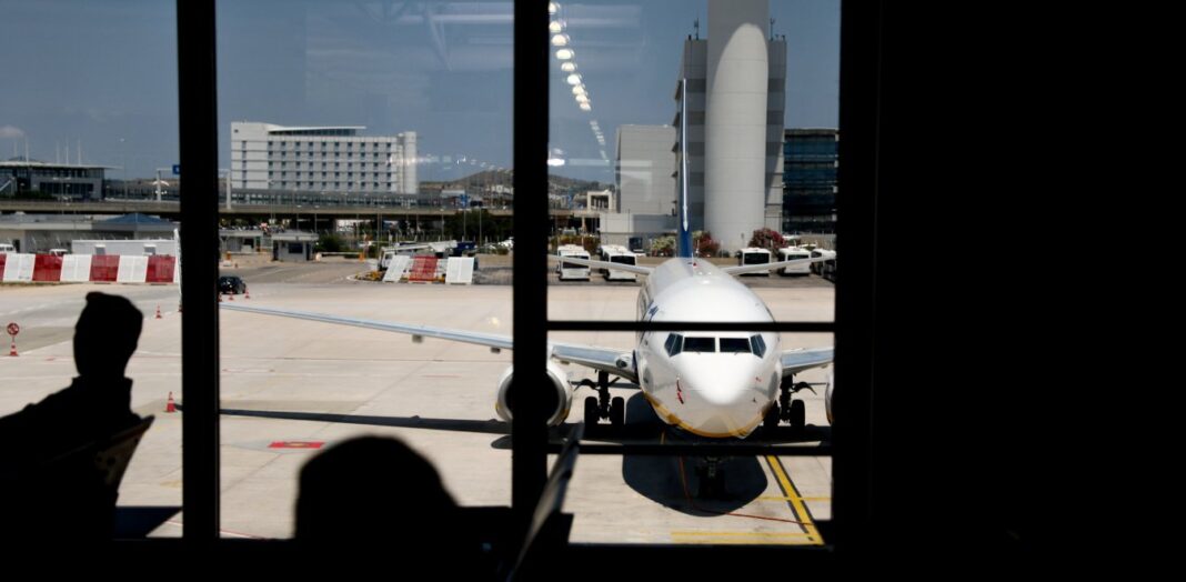 Θρίλερ με 17 Ουκρανούς τουρίστες στα κρατητήρια του «Ελευθέριος Βενιζέλος»