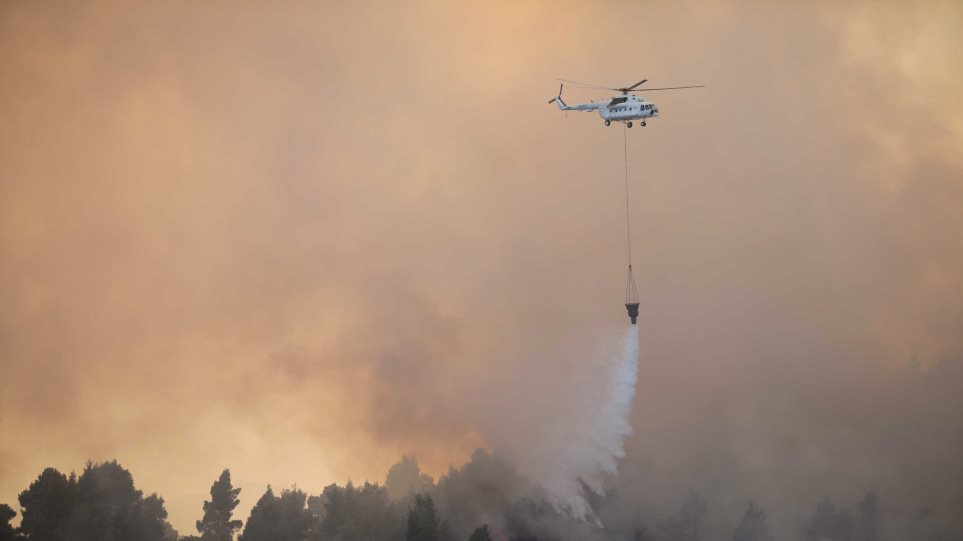 Φωτιά στις Κεχριές Κορινθίας – Eκκενώθηκαν οικισμοί και κατασκήνωση