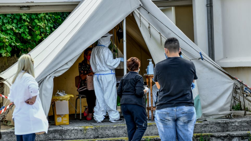 Αγγίζουν τα 500 τα κρούσματα για τον Ιούλιο – Αυξάνονται οι εισαγωγές στα νοσοκομεία