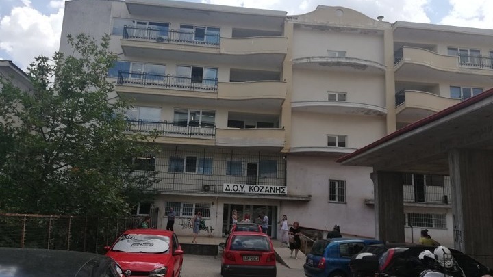 Κοζάνη: Σε βαρύ κλίμα και παρουσία ψυχολόγου επαναλειτούργησε σήμερα η ΔΟΥ