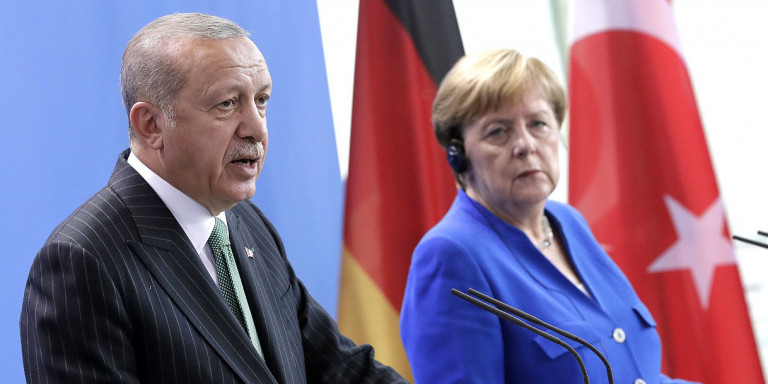 Επιβεβαιώνει η υπουργός Άμυνας της Γερμανίας την παρέμβαση Μέρκελ