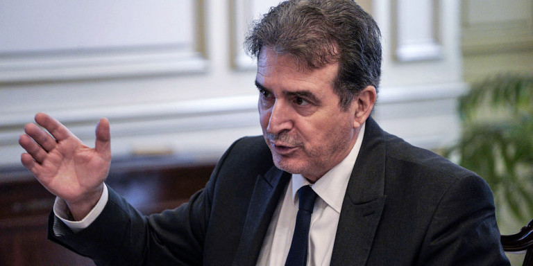 Κορωνοϊός: Στη Μύκονο ο Χρυσοχοΐδης – Aυστηροί έλεγχοι και μέτρα σε μπαρ, beach bars, πάρτι σε βίλες