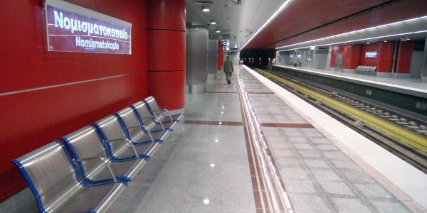 Άντρας έπεσε στις ράγες του Μετρό στον σταθμό «Νομισματοκοπείο»