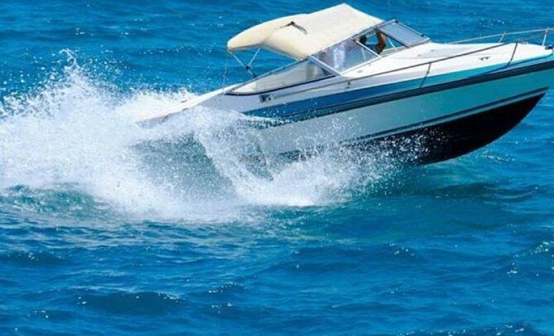 Κρήτη: Σκάφη περνούν δίπλα απ’τα… κεφάλια λουόμενων!