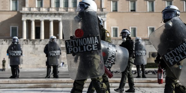 Πορεία στο κέντρο της Αθήνας ενάντια στον νόμο για τις διαδηλώσεις