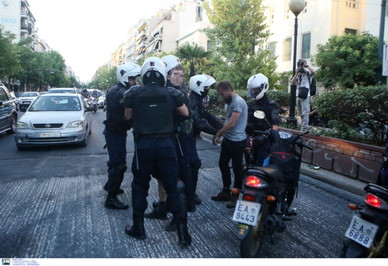 Επεισόδια έξω από την ΑΣΟΕΕ -Κλειστή η Πατησίων